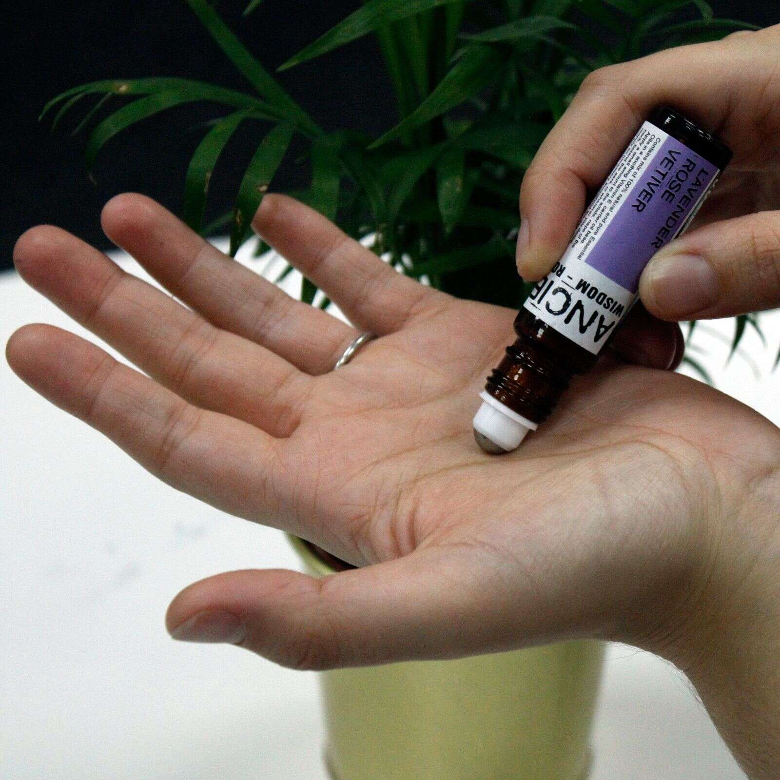 Mieszanka olejków eterycznych roll-on- Wyluzuj!- 10ml - Image 11